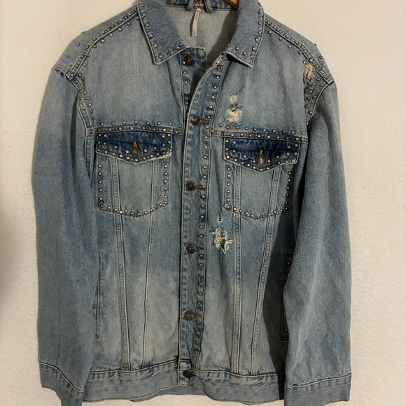 Free People Studded Distressed Demin Jacket Womens M Metal Button Boho Festival - Picture 2 of 10